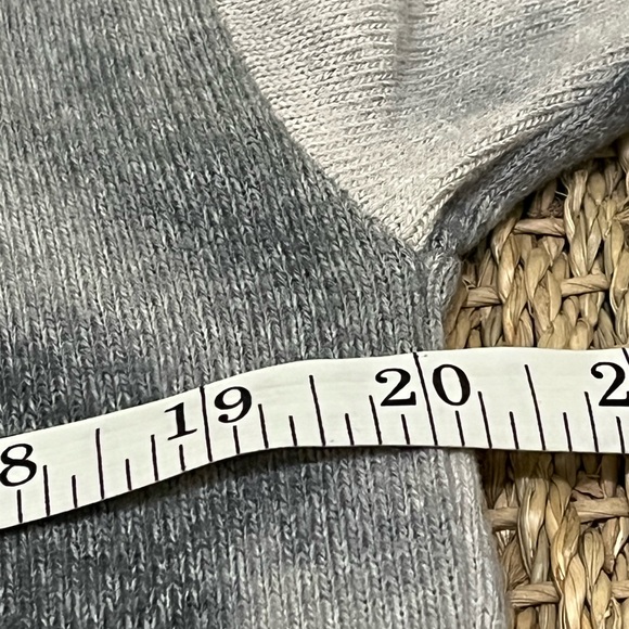 EUC AMERICAN EAGLE “Soft & Sexy” Oversized Warm and Cozy Top - Picture 3 of 9